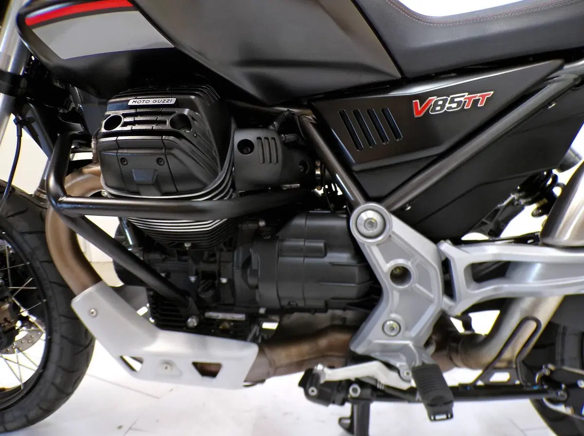 Moto Guzzi V85 TT (2021 - 23) (9)