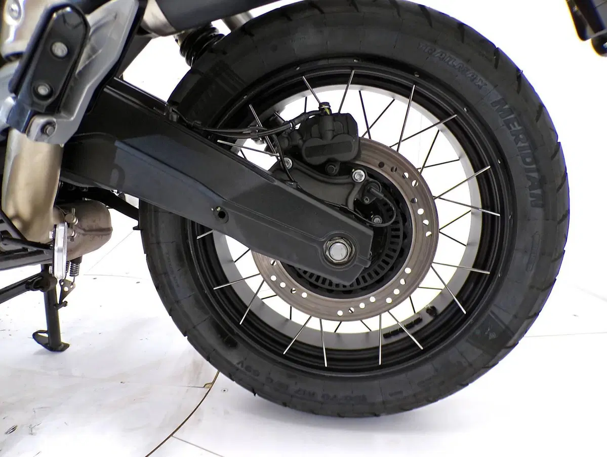 Moto Guzzi V85 TT (2021 - 23) (10)