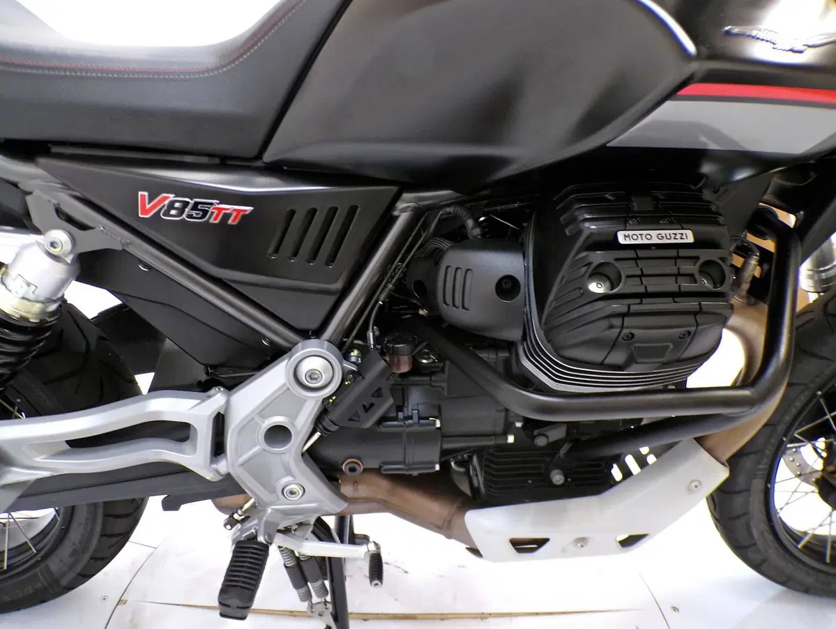 Moto Guzzi V85 TT (2021 - 23) (11)
