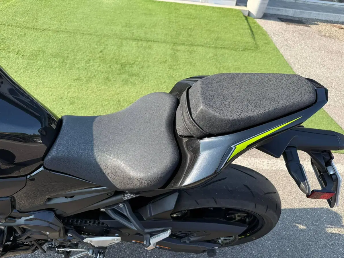 Kawasaki Z 900 (2021 - 24) (8)