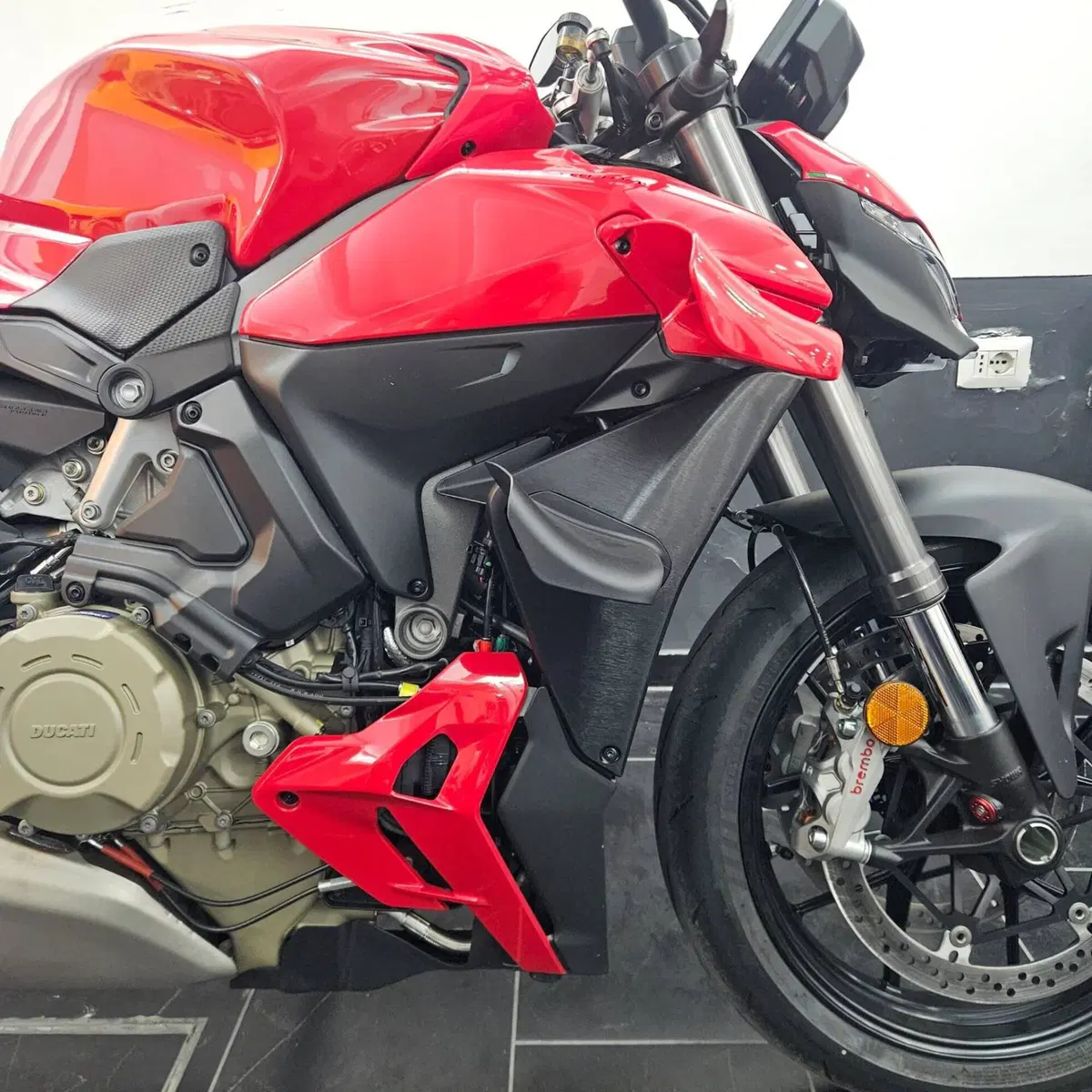 Ducati Streetfighter V4 (2025 - 26) (3)