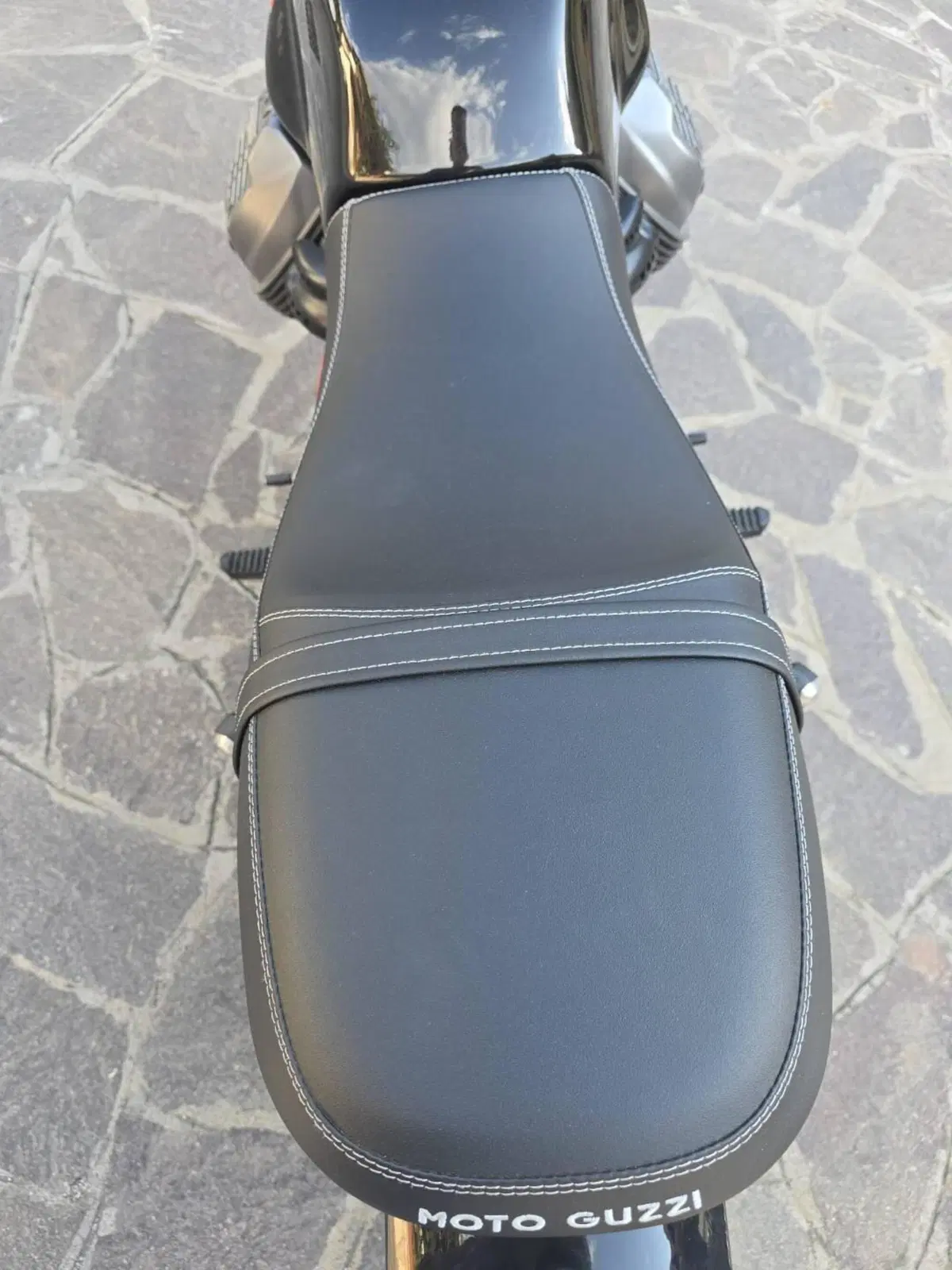 Moto Guzzi V7 Stone Special Edition (2022 - 25) (2)