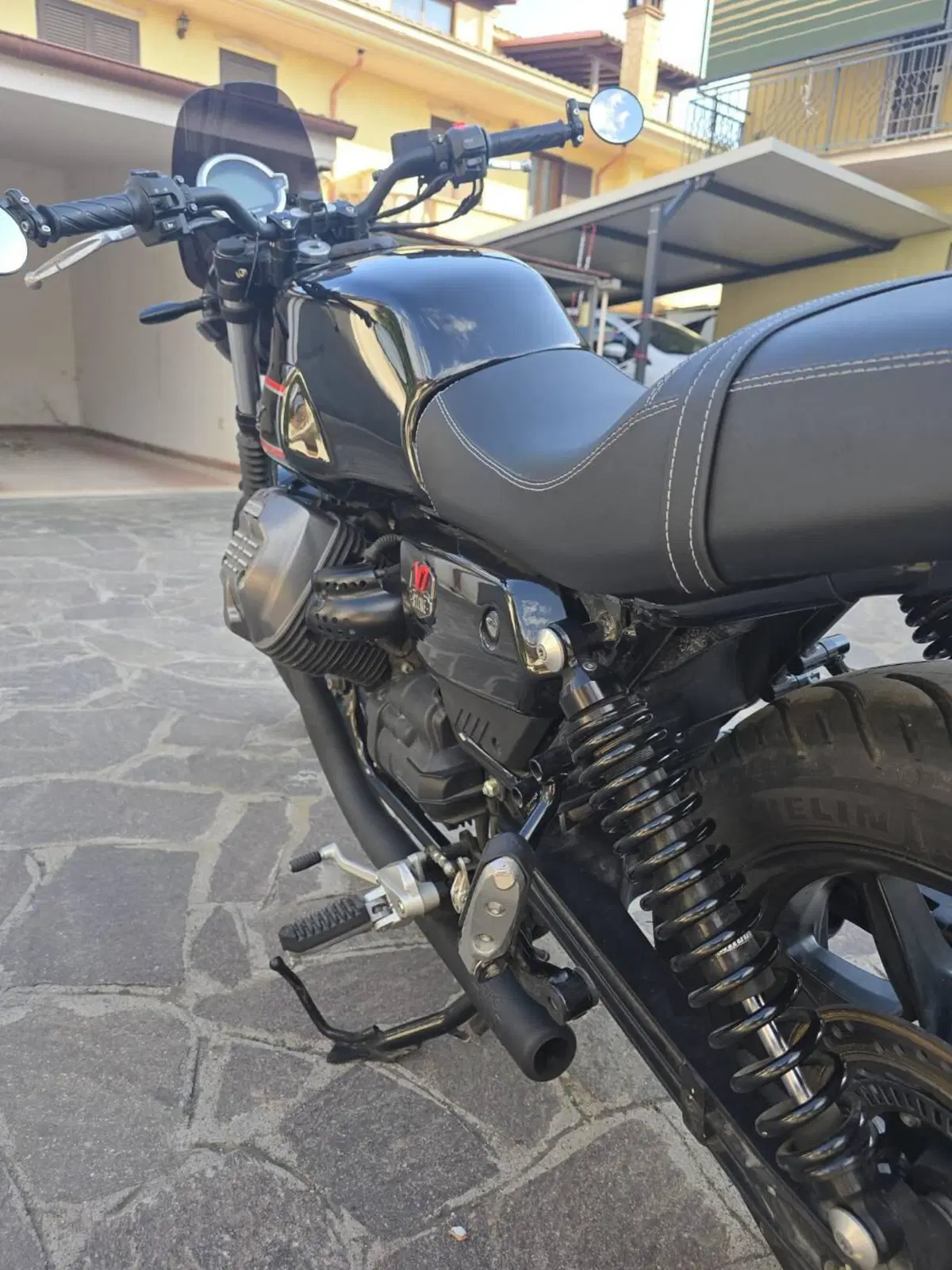 Moto Guzzi V7 Stone Special Edition (2022 - 25) (3)