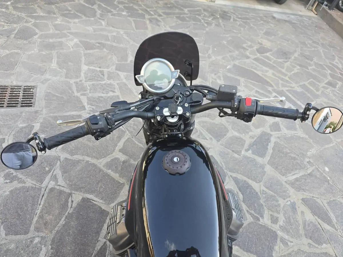 Moto Guzzi V7 Stone Special Edition (2022 - 25) (8)
