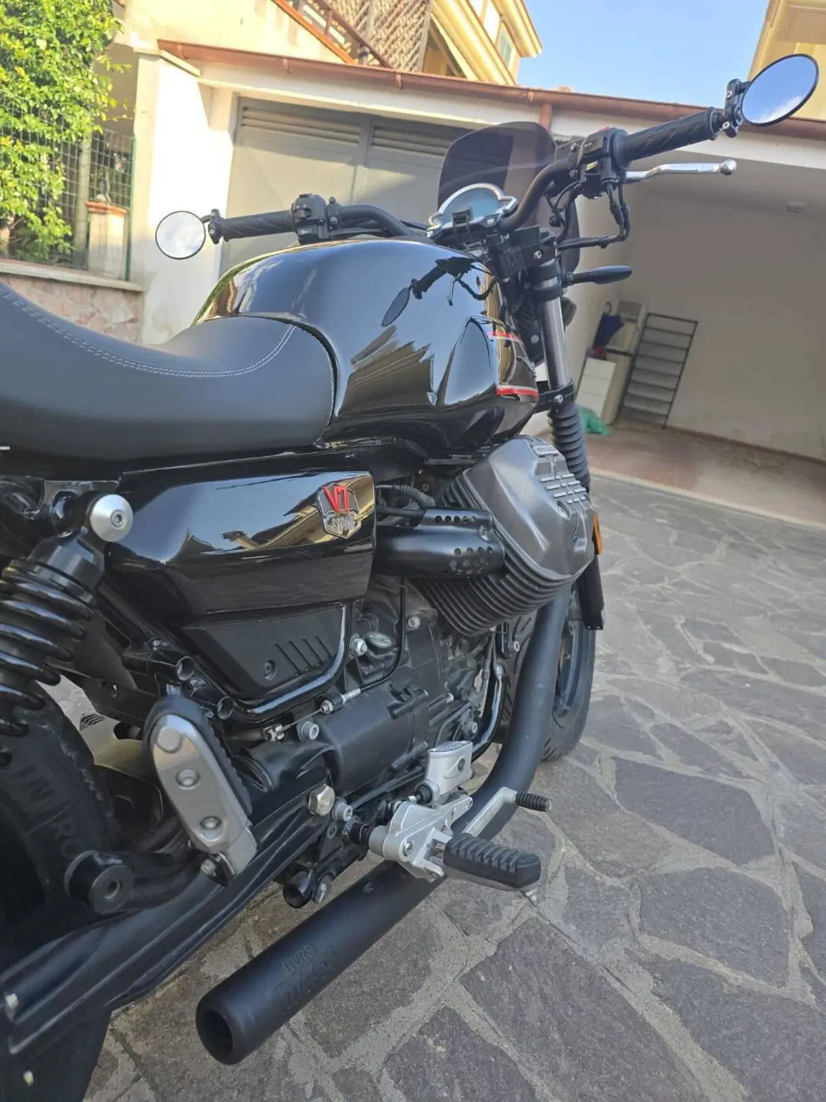 Moto Guzzi V7 Stone Special Edition (2022 - 25) (11)