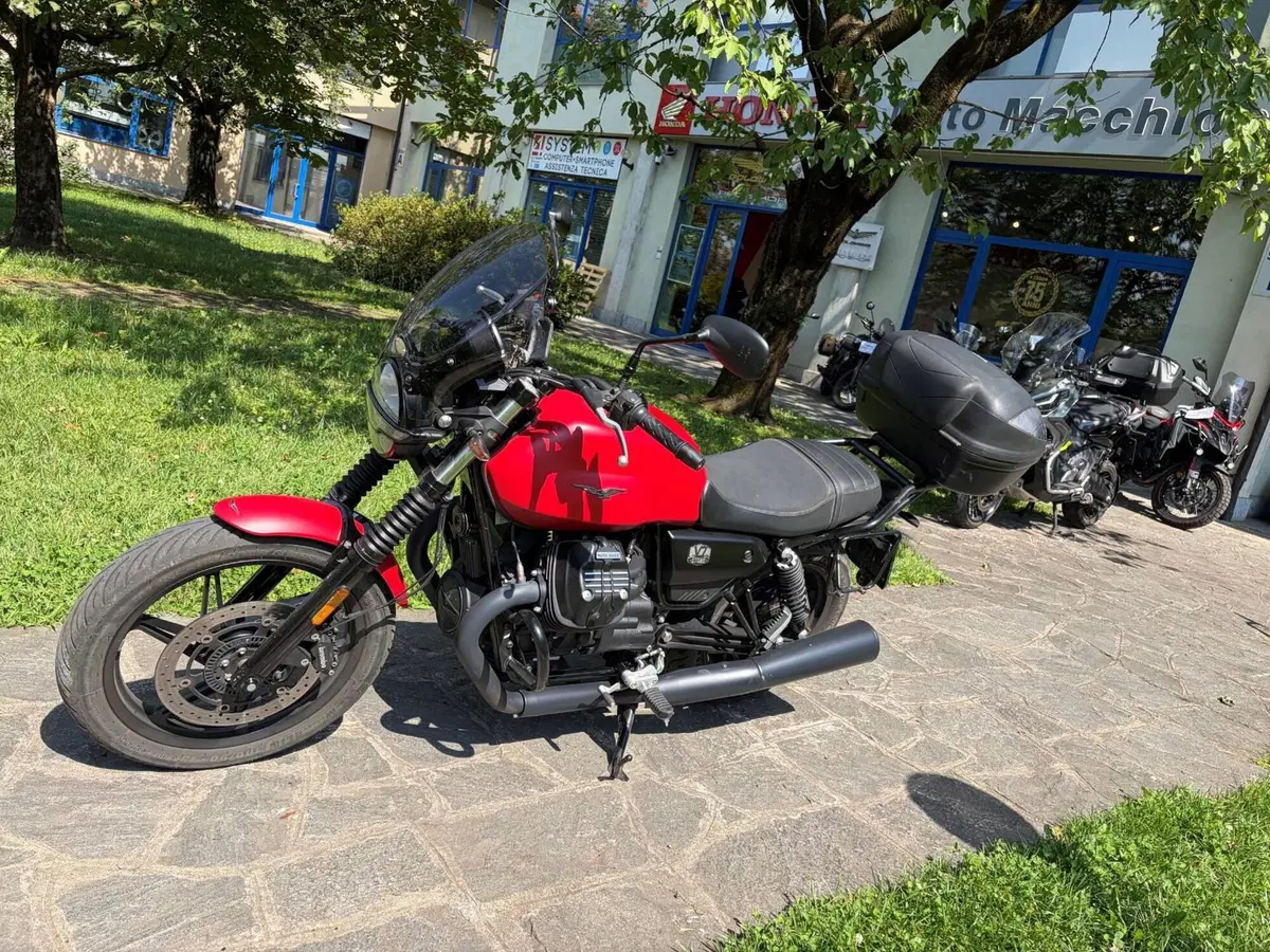 Moto Guzzi V7 Stone (2021 - 24) (2)