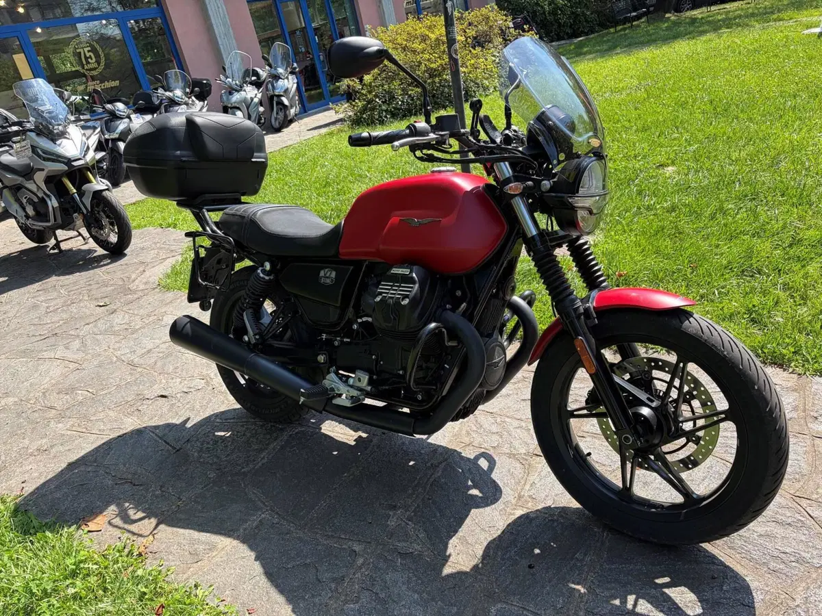Moto Guzzi V7 Stone (2021 - 24) (4)