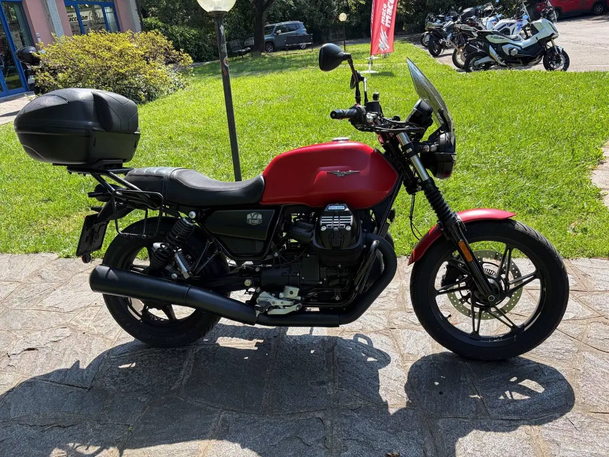 Moto Guzzi V7 Stone (2021 - 24) (5)