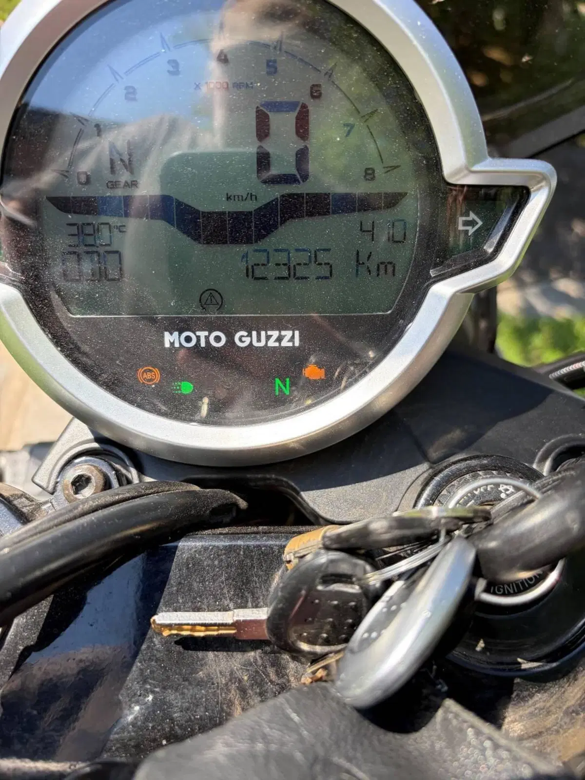 Moto Guzzi V7 Stone (2021 - 24) (6)