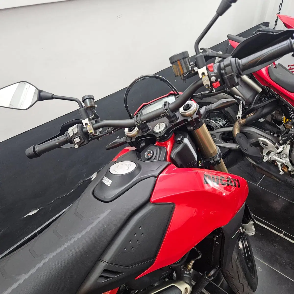 Ducati Hypermotard 698 Mono (2024 - 26) (5)