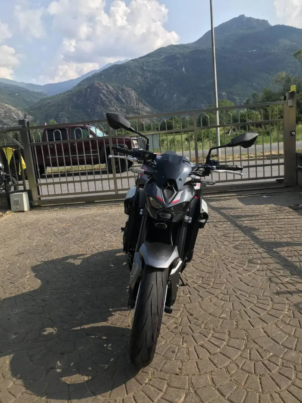 Kawasaki Z 900 (2025 - 26) (2)