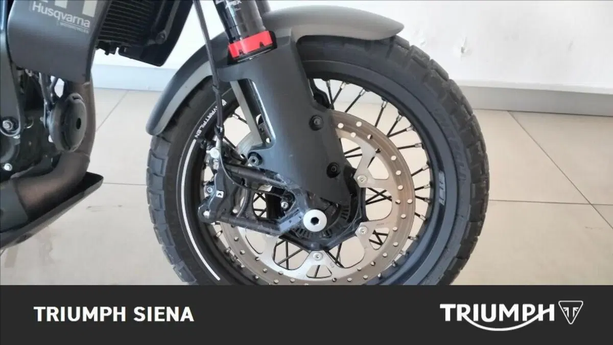 Husqvarna Svartpilen 401 (2024 - 26) (3)