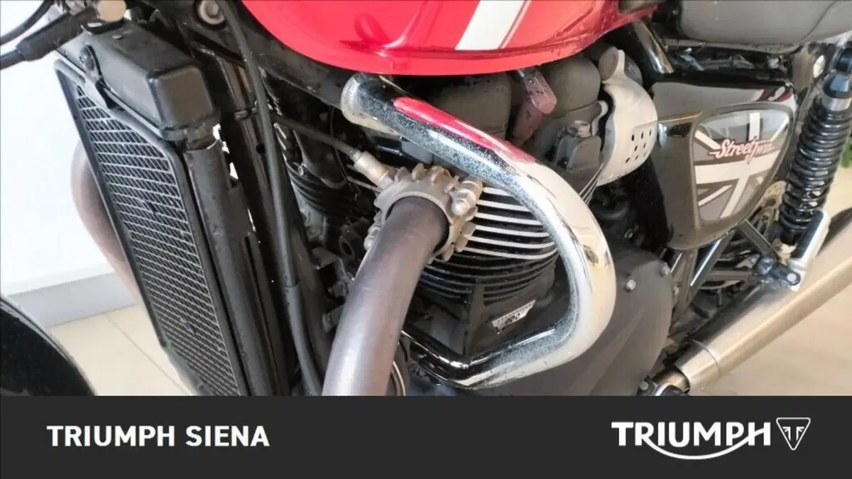 Triumph Street Twin 900 (2016) (6)