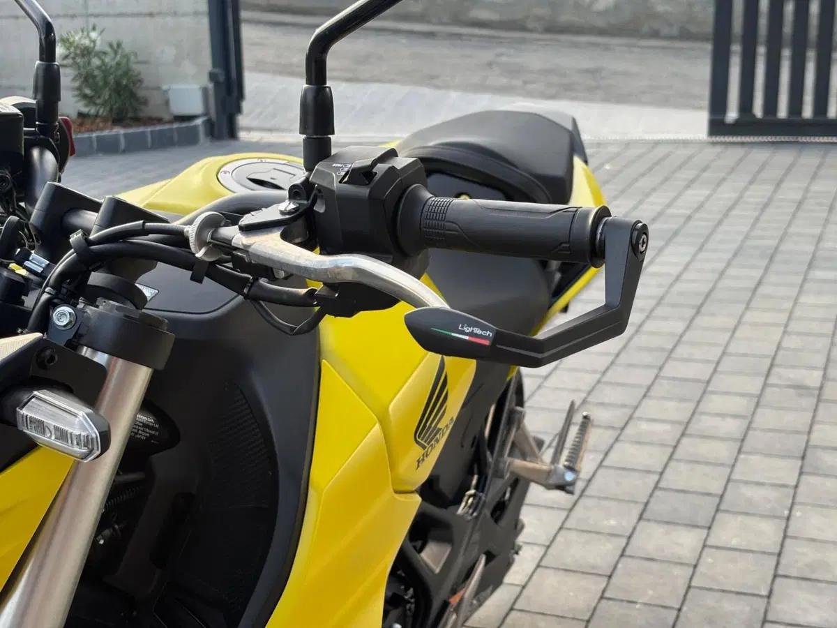 Honda CB 750 Hornet (2023 - 24) (4)