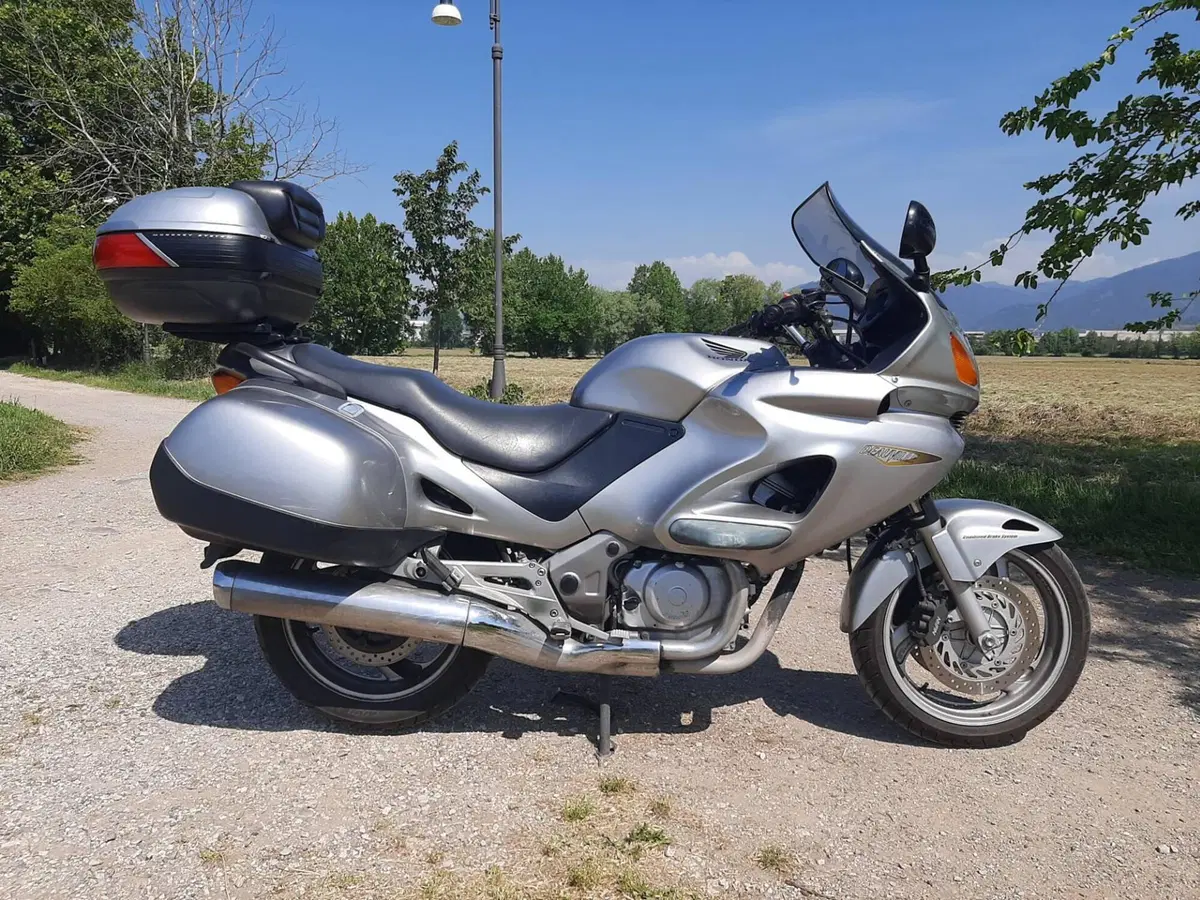 Honda Deauville 650 (2002 - 05) (3)