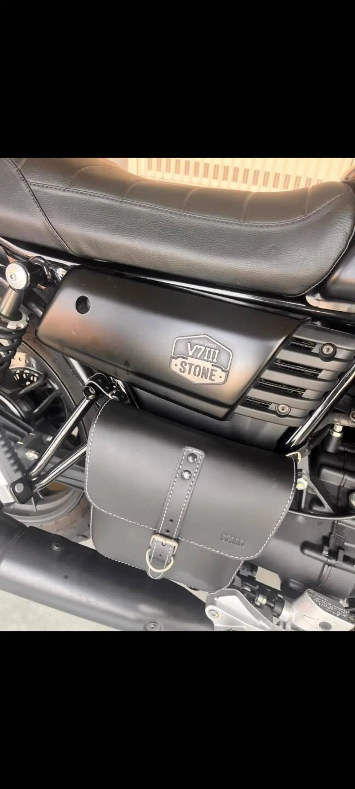 Moto Guzzi V7 III Stone (2017 - 20) (2)