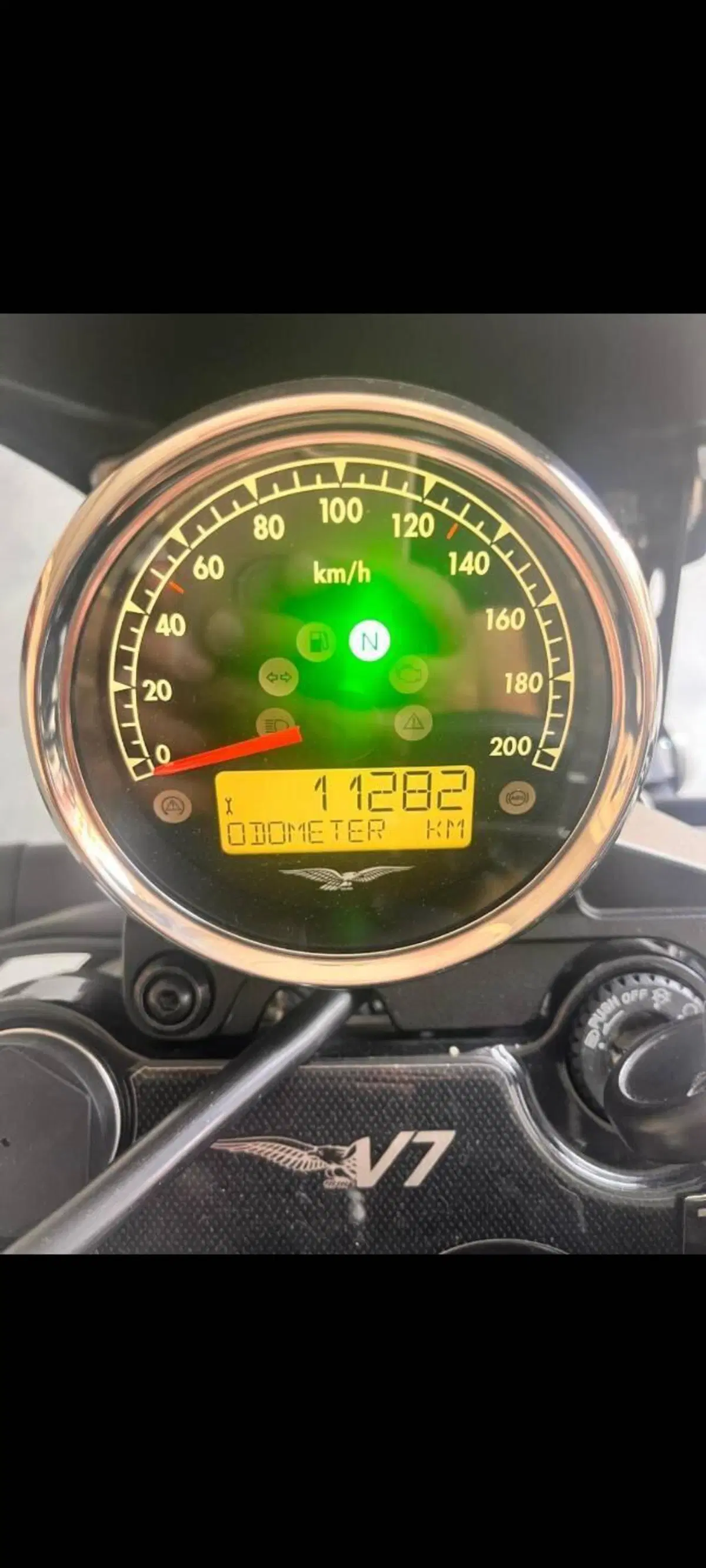 Moto Guzzi V7 III Stone (2017 - 20) (3)