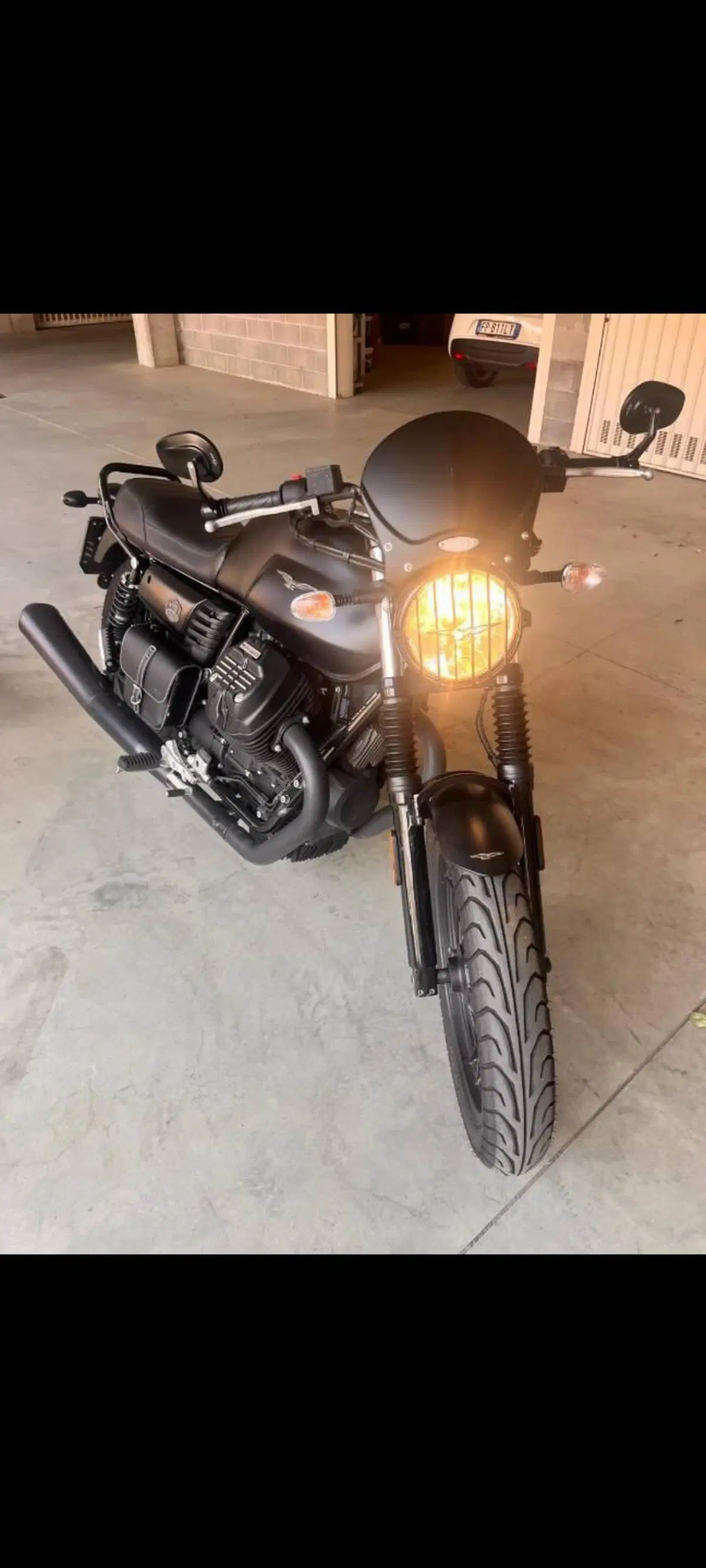 Moto Guzzi V7 III Stone (2017 - 20) (4)