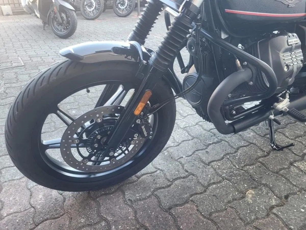 Moto Guzzi V7 Special (2021 - 24) (4)
