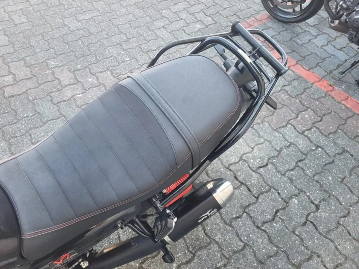 Moto Guzzi V7 Special (2021 - 24) (5)