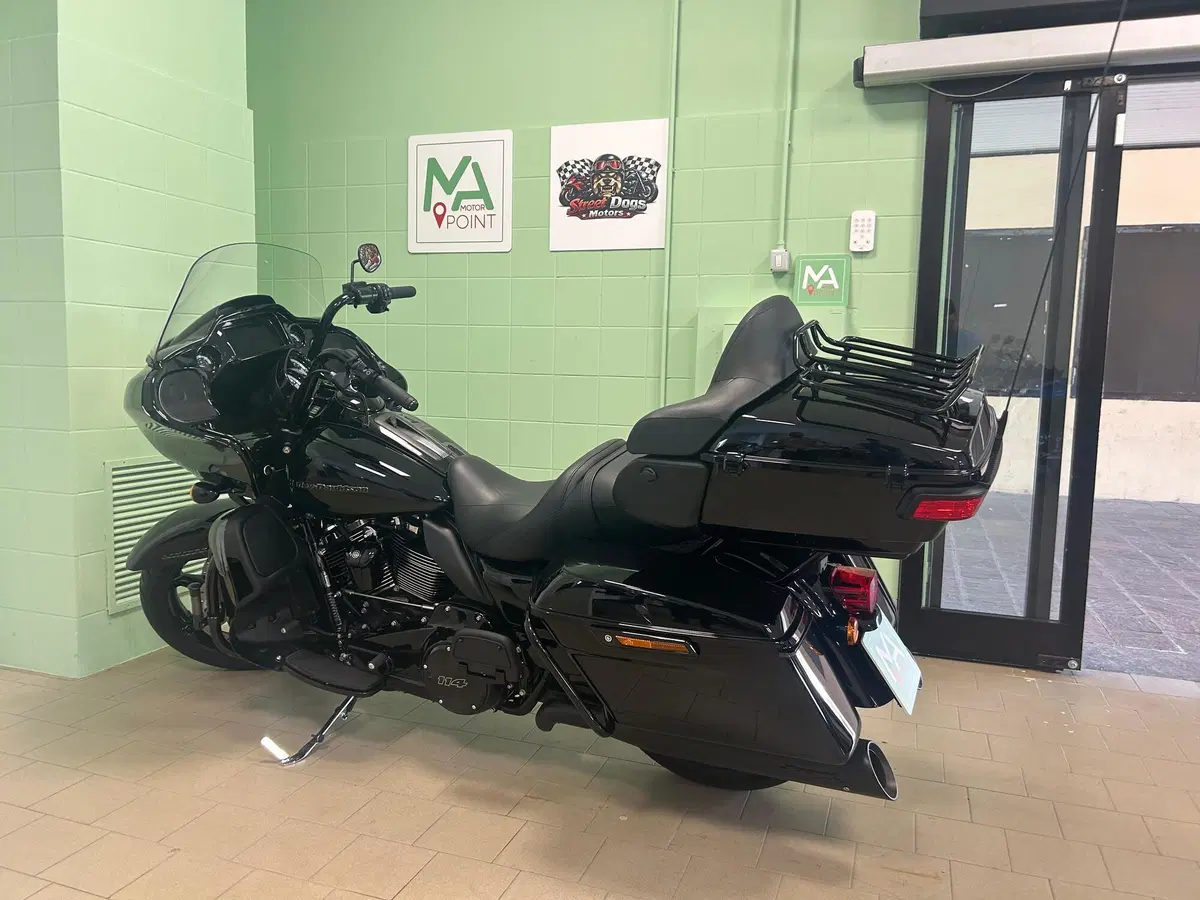 Harley-Davidson 114 Road Glide Limited (2020) - FLTRK (2)