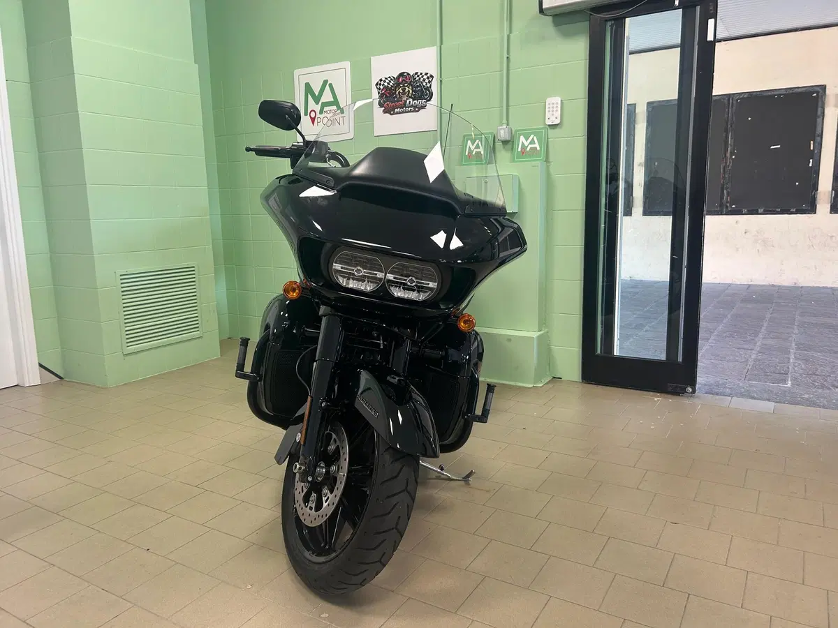 Harley-Davidson 114 Road Glide Limited (2020) - FLTRK (3)