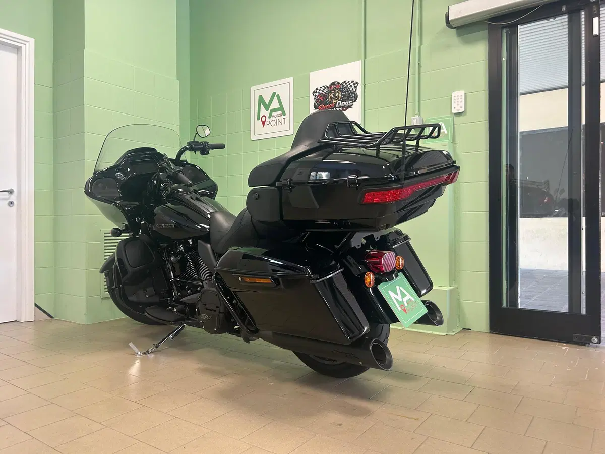 Harley-Davidson 114 Road Glide Limited (2020) - FLTRK (13)
