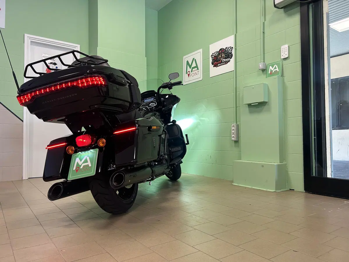 Harley-Davidson 114 Road Glide Limited (2020) - FLTRK (15)