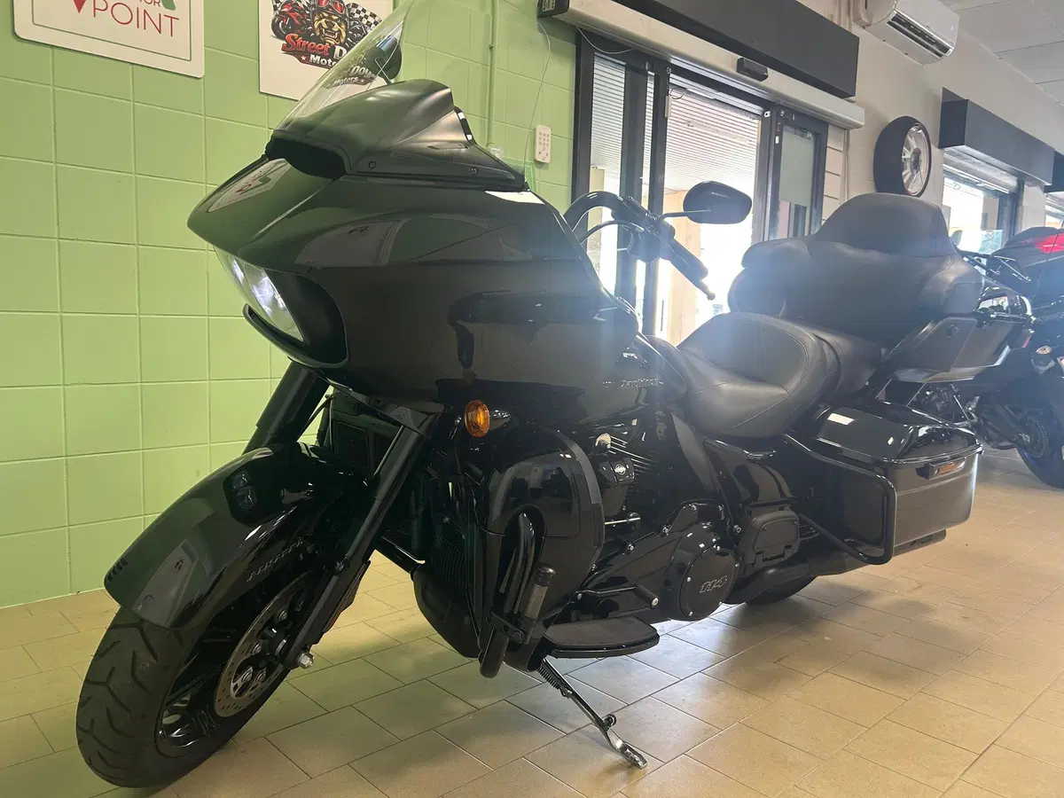 Harley-Davidson 114 Road Glide Limited (2020) - FLTRK (19)