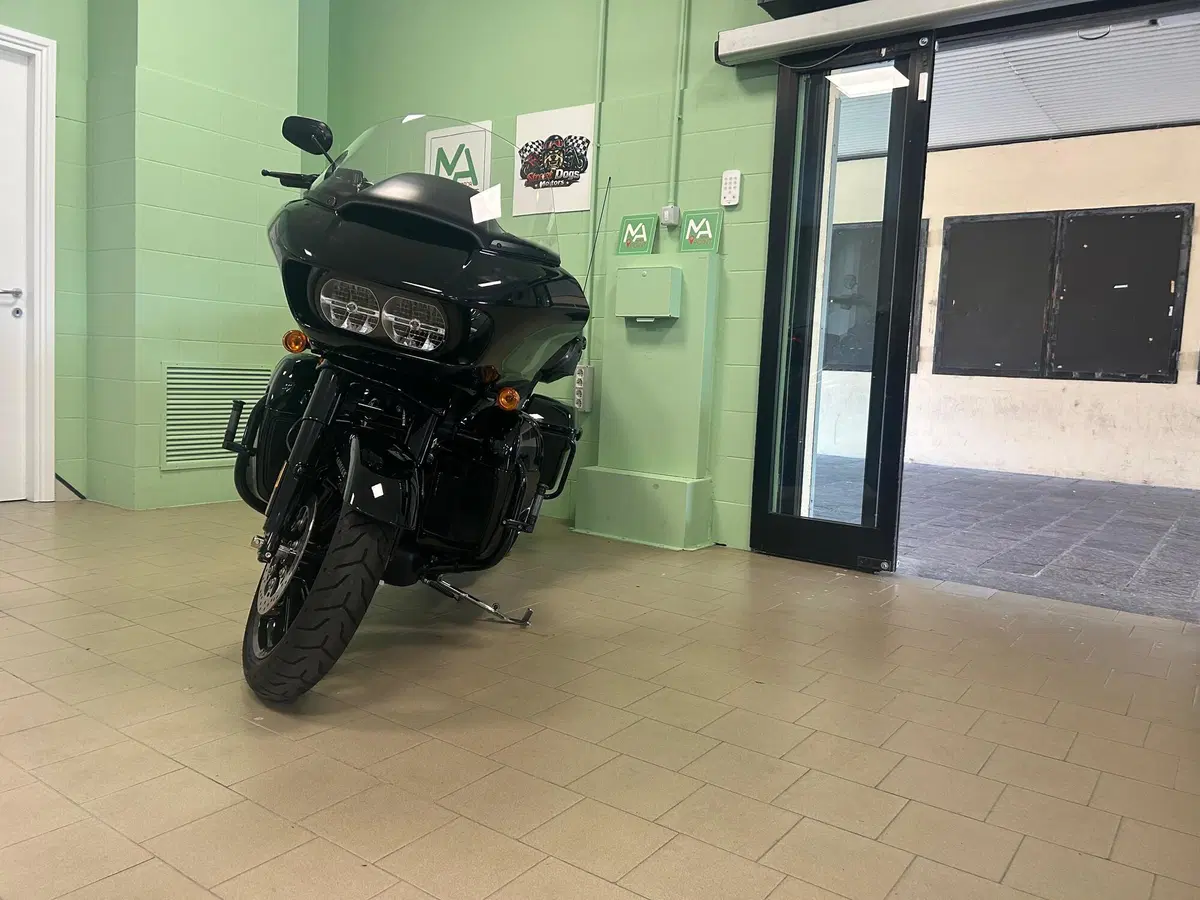 Harley-Davidson 114 Road Glide Limited (2020) - FLTRK (20)