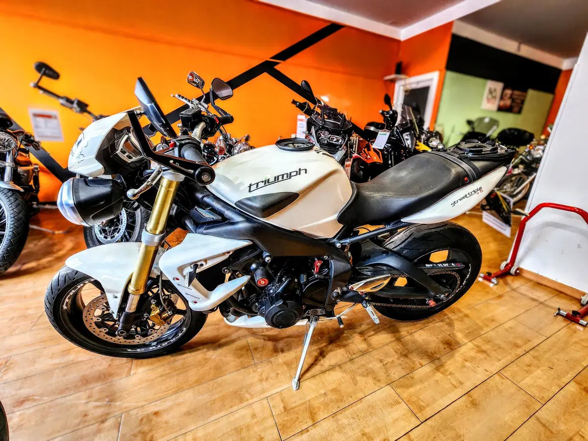 Triumph Street Triple (2007 - 12) (2)