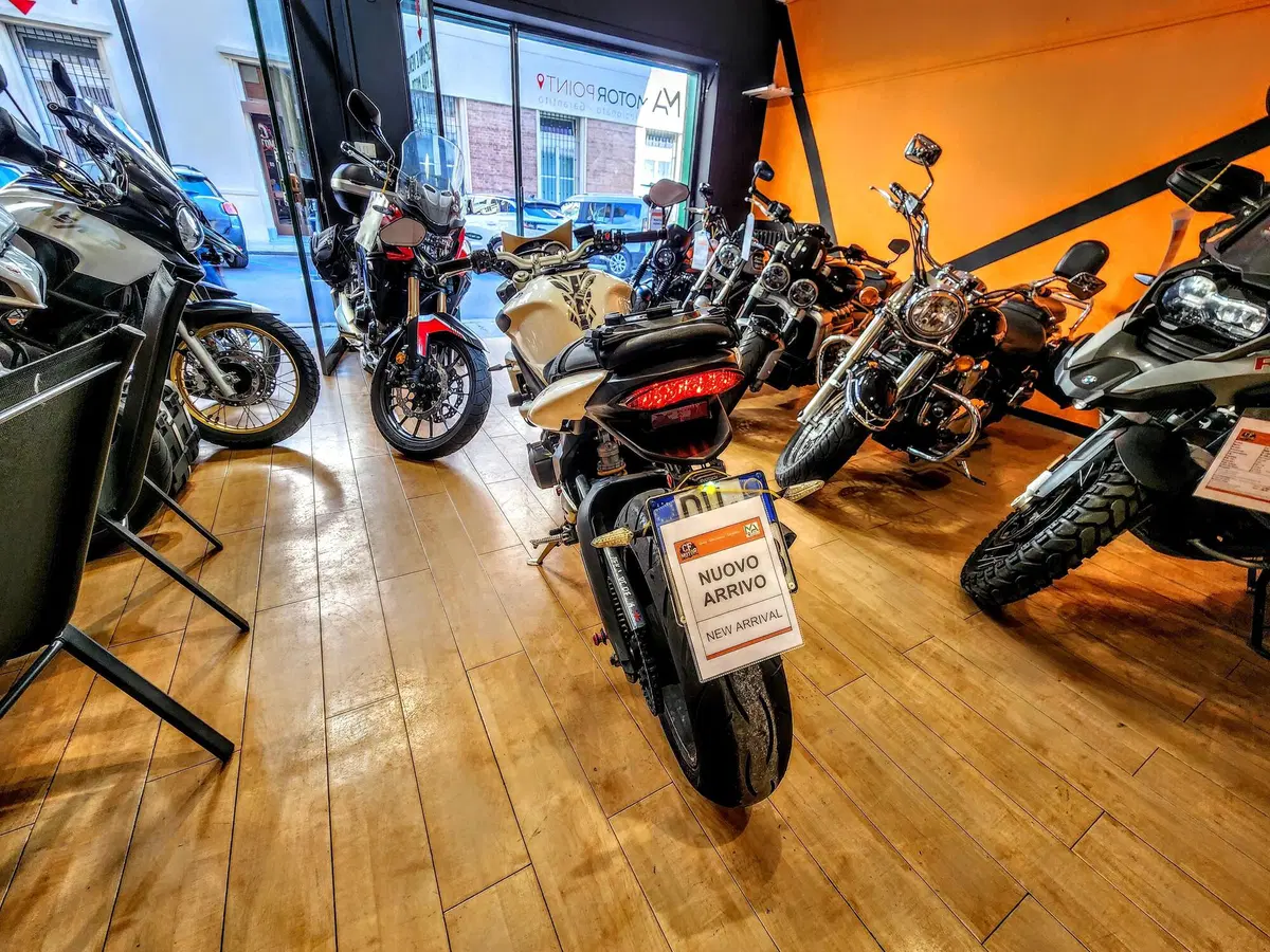 Triumph Street Triple (2007 - 12) (4)