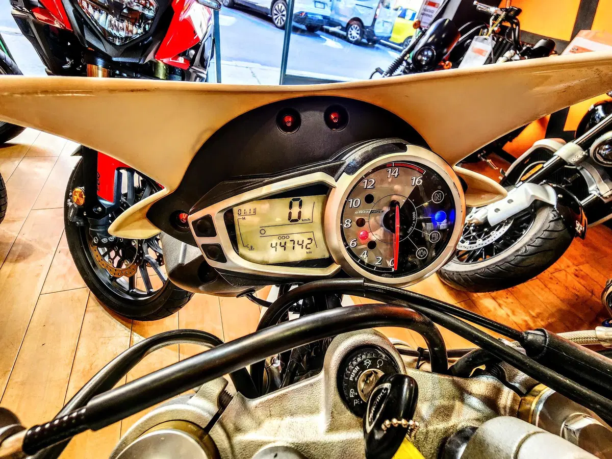 Triumph Street Triple (2007 - 12) (5)