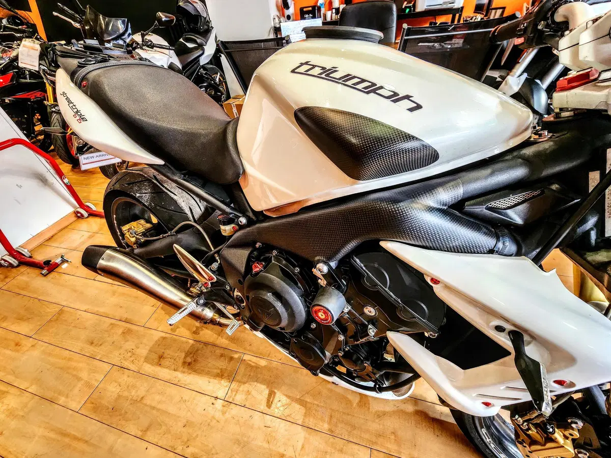 Triumph Street Triple (2007 - 12) (6)