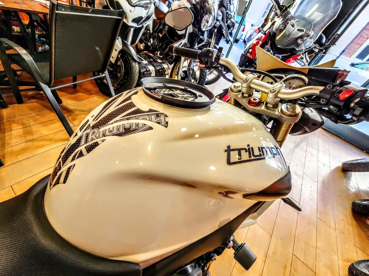 Triumph Street Triple (2007 - 12) (7)