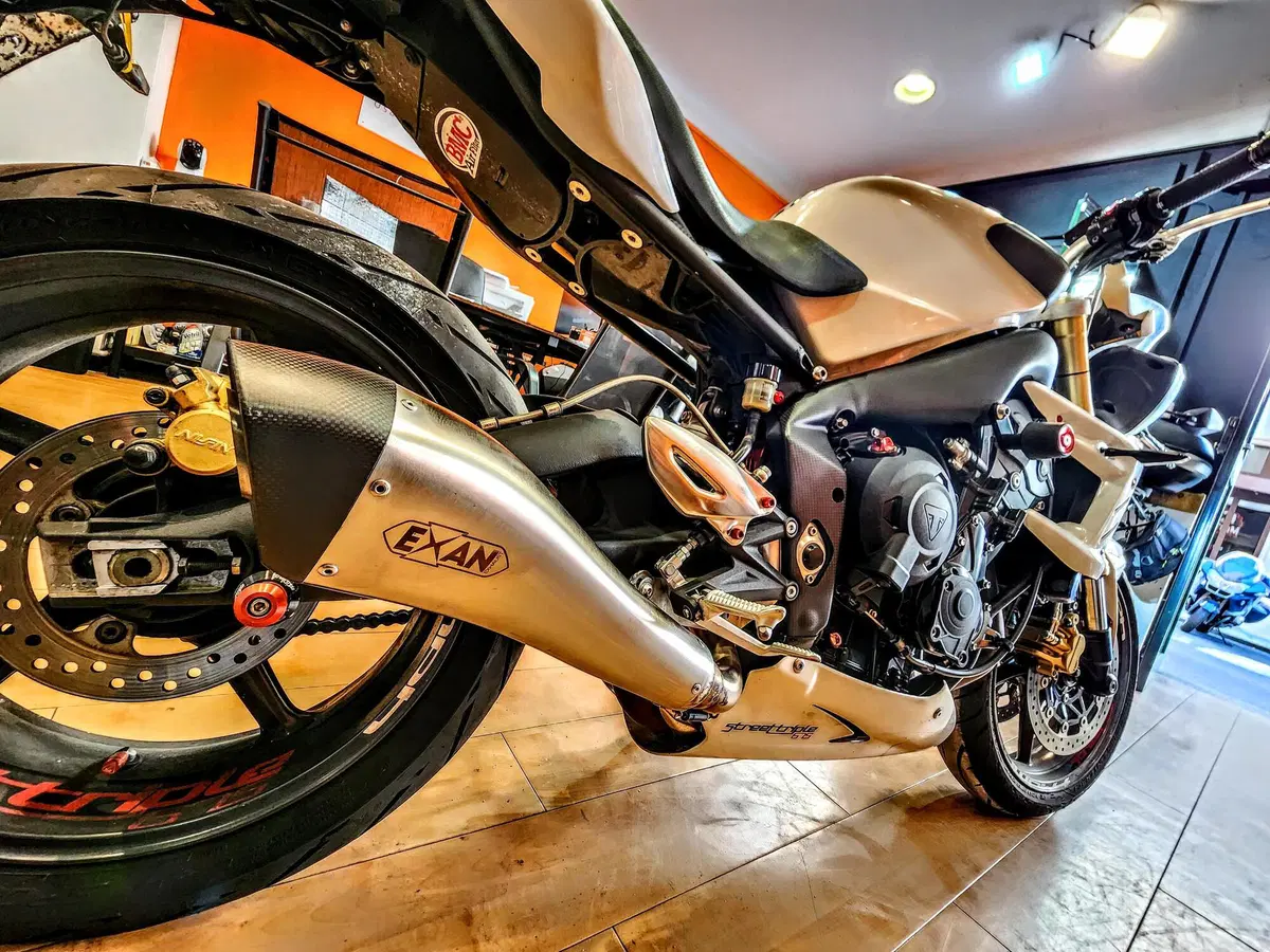 Triumph Street Triple (2007 - 12) (9)