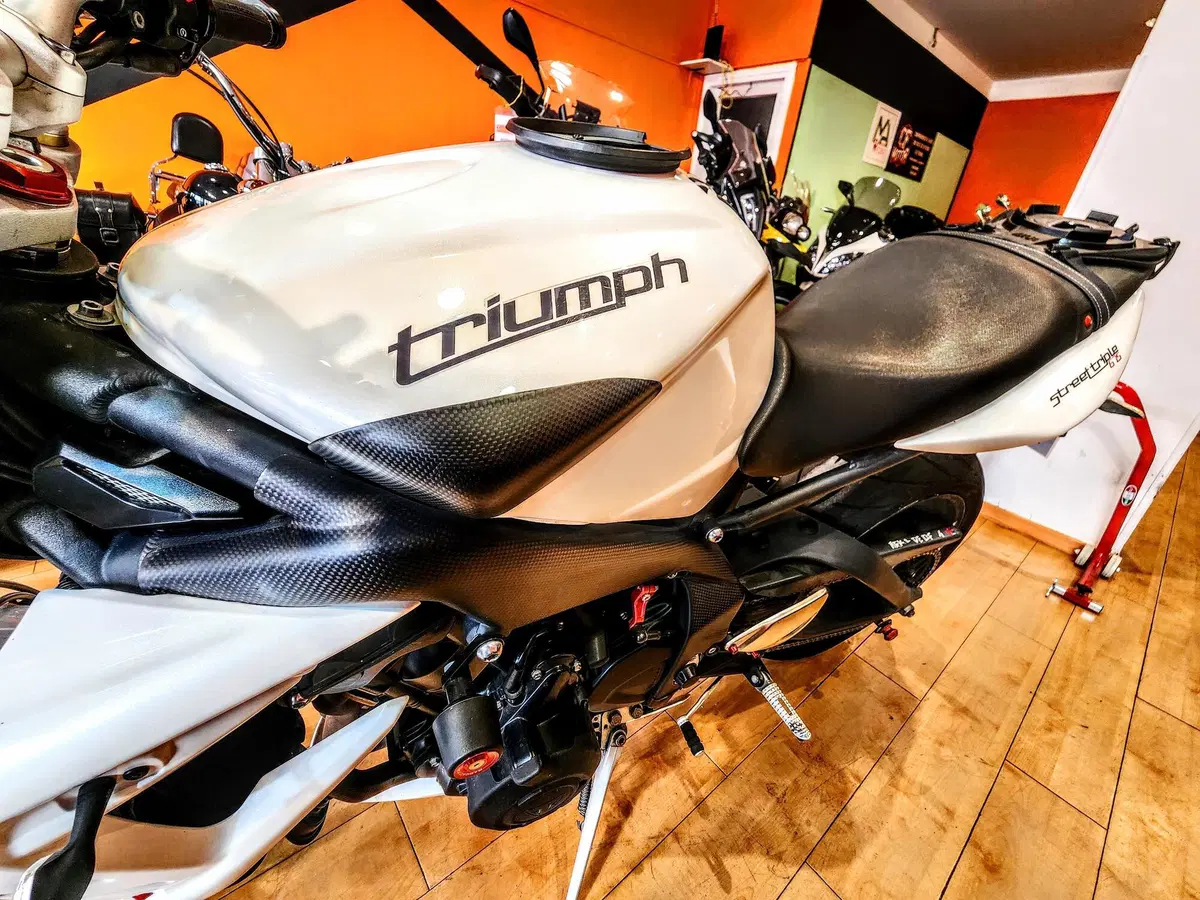 Triumph Street Triple (2007 - 12) (10)