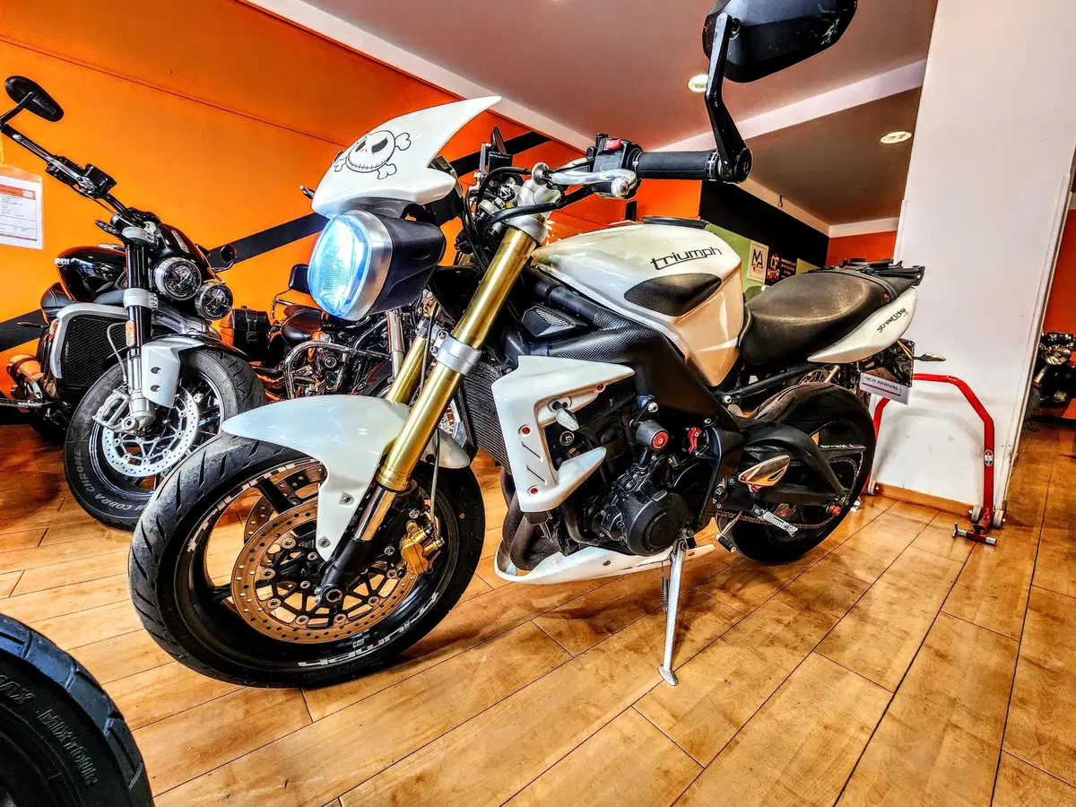 Triumph Street Triple (2007 - 12) (11)