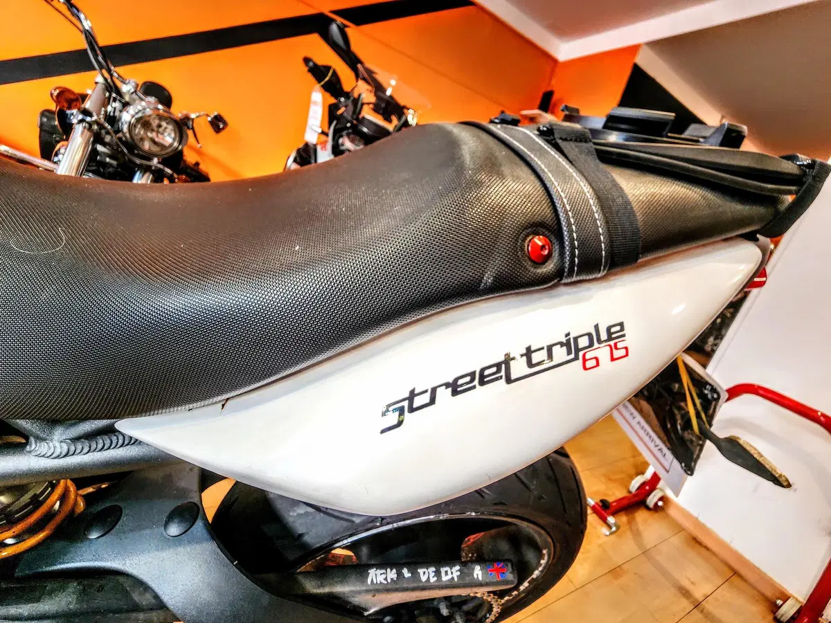 Triumph Street Triple (2007 - 12) (12)