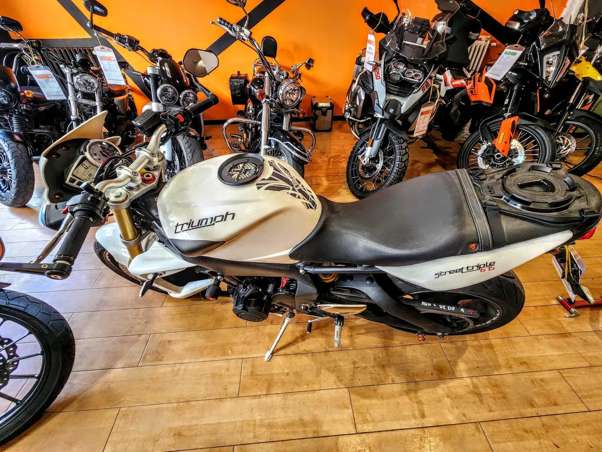Triumph Street Triple (2007 - 12) (13)