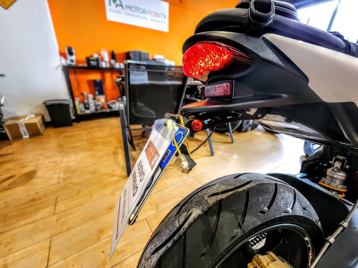 Triumph Street Triple (2007 - 12) (14)