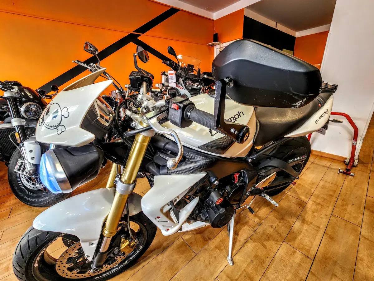 Triumph Street Triple (2007 - 12) (16)