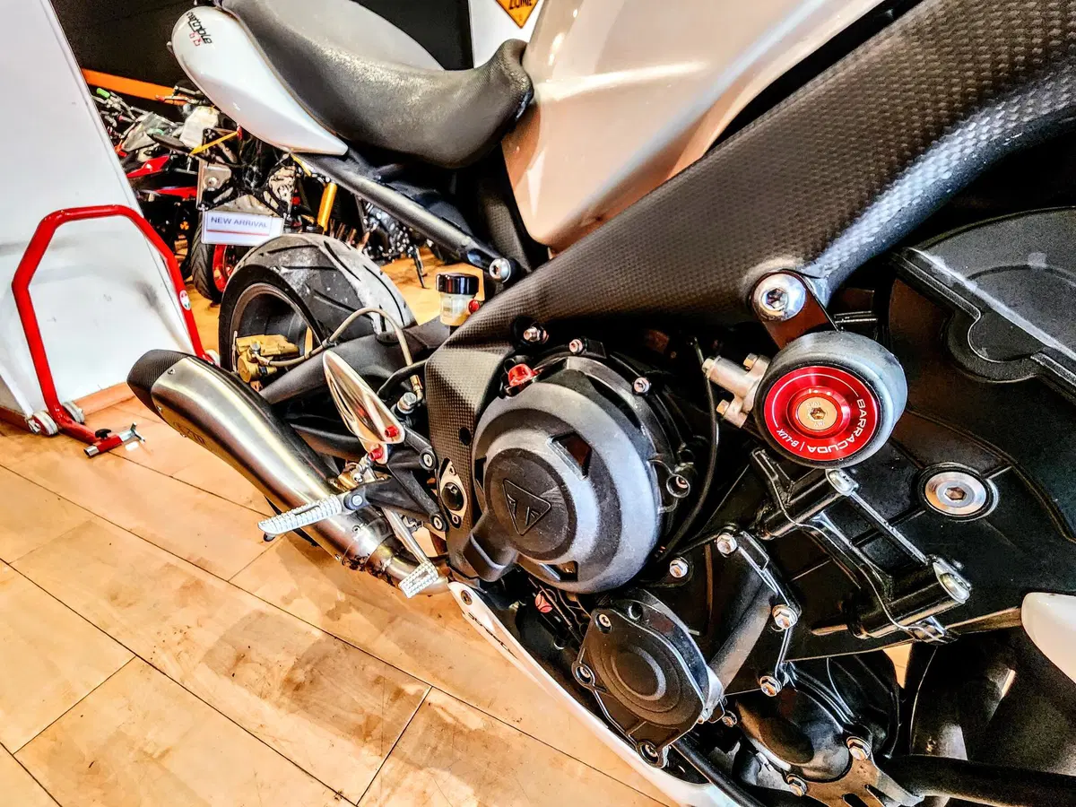 Triumph Street Triple (2007 - 12) (19)