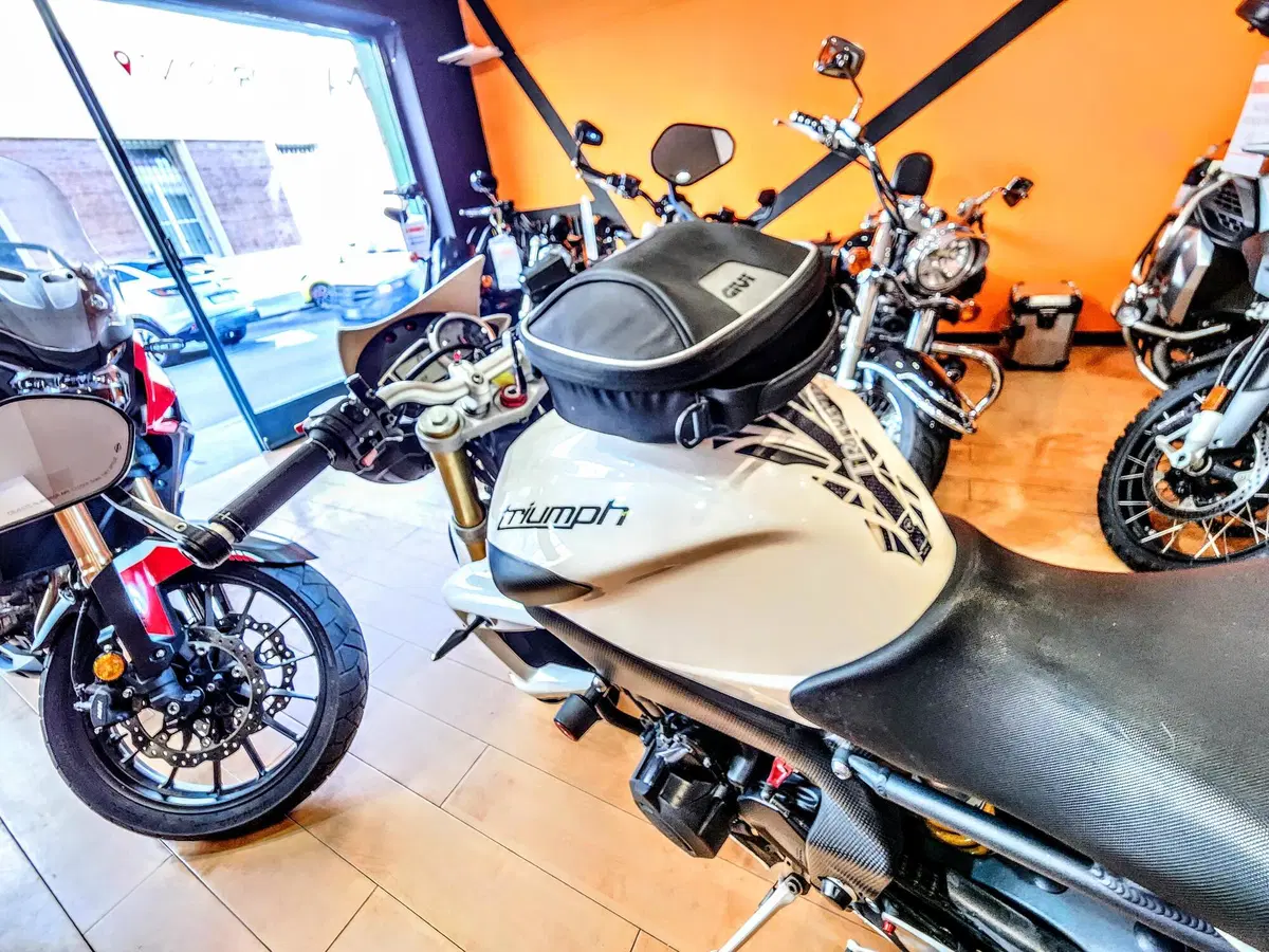Triumph Street Triple (2007 - 12) (20)