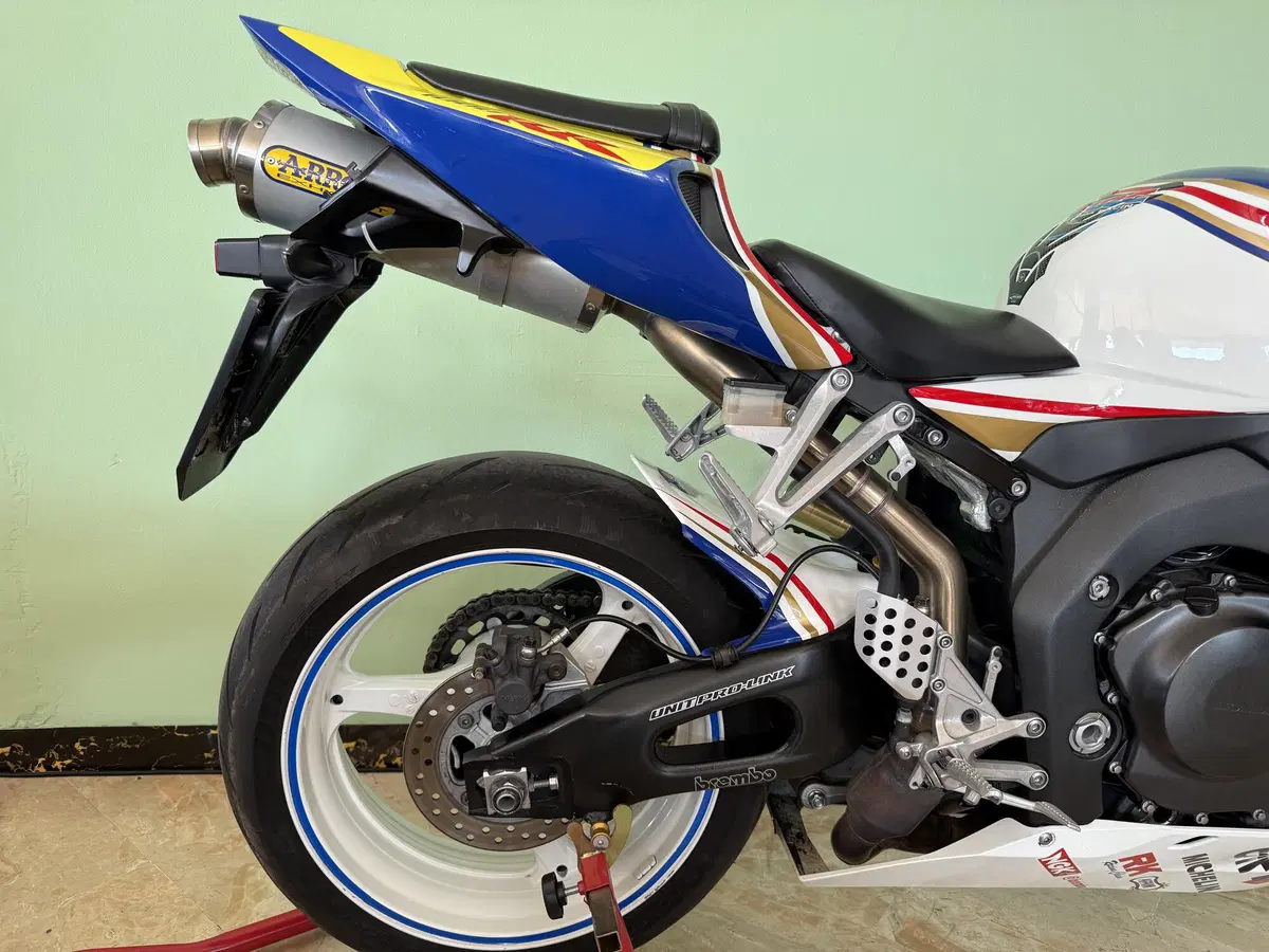 Honda CBR 1000 RR Fireblade (2006 - 07) (20)
