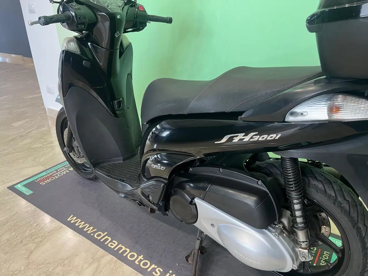 Honda SH 300 i (2006 - 10) (4)
