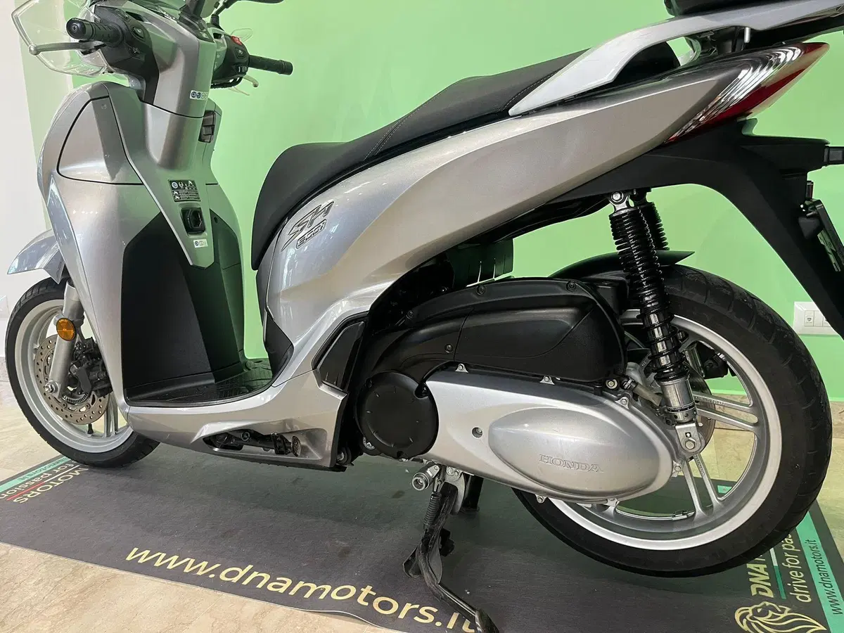 Honda SH 300 i ABS (2016 - 20) (5)