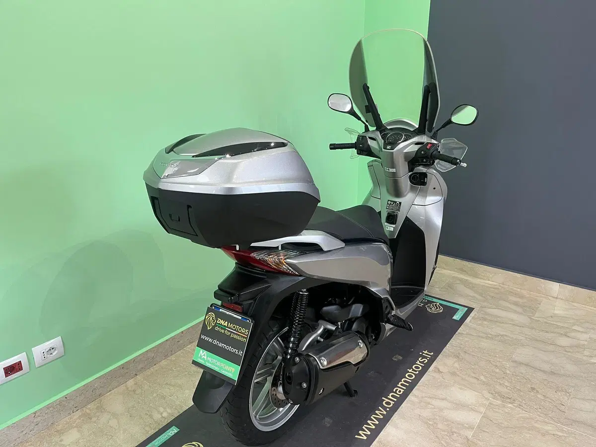 Honda SH 300 i ABS (2016 - 20) (6)