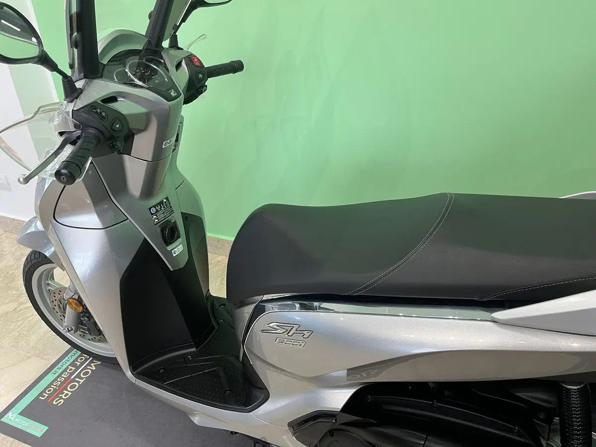 Honda SH 300 i ABS (2016 - 20) (7)