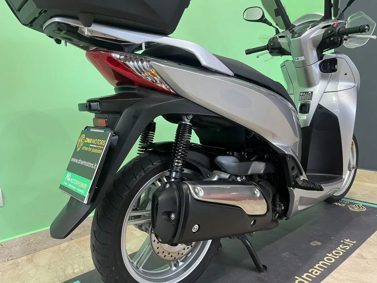 Honda SH 300 i ABS (2016 - 20) (8)